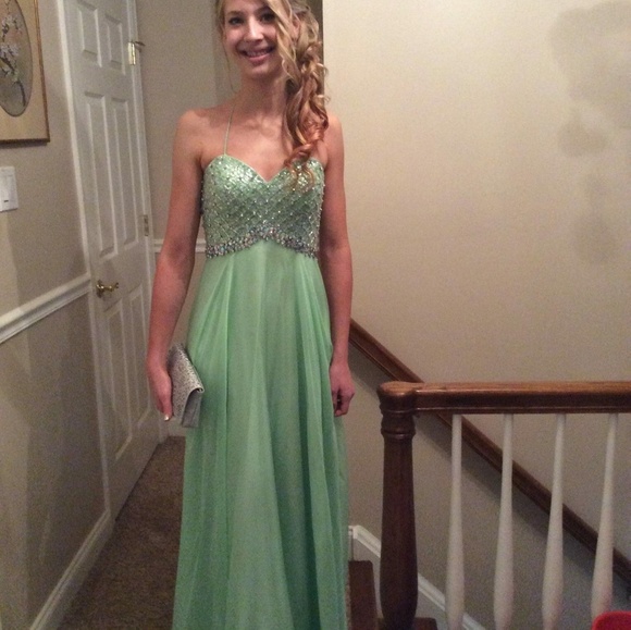 Stunning strapless honeydew/mint prom dress - Picture 5 of 5